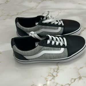 Never worn Vans Youth size 4